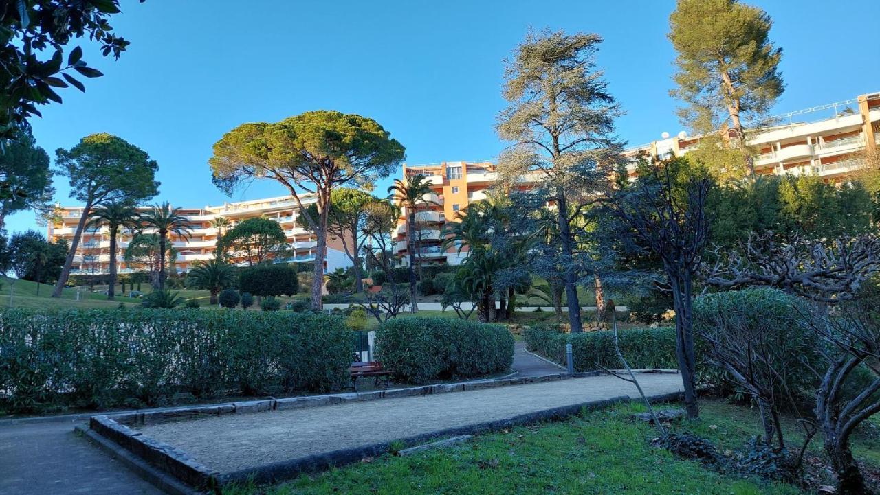 Charmant Appartement Residentiel Avec Terrasse, Jardin Privatif Et Piscine A Cannes Exterior photo