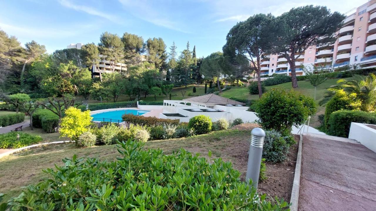 Charmant Appartement Residentiel Avec Terrasse, Jardin Privatif Et Piscine A Cannes Exterior photo