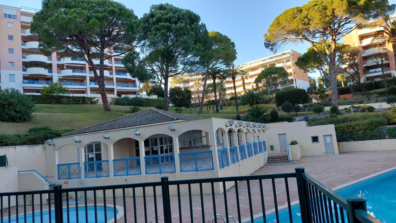 Charmant Appartement Residentiel Avec Terrasse, Jardin Privatif Et Piscine A Cannes Exterior photo