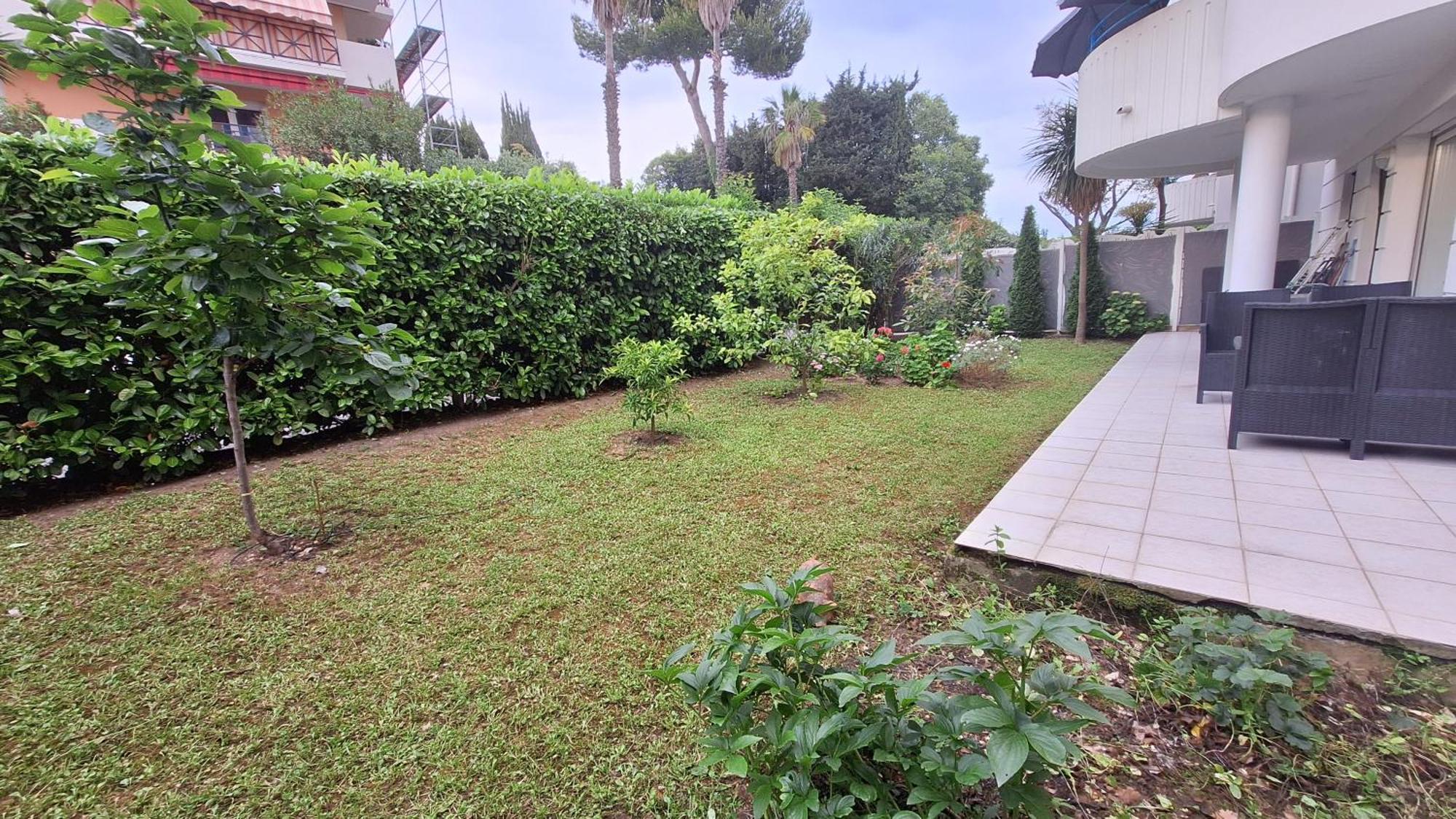 Charmant Appartement Residentiel Avec Terrasse, Jardin Privatif Et Piscine A Cannes Exterior photo